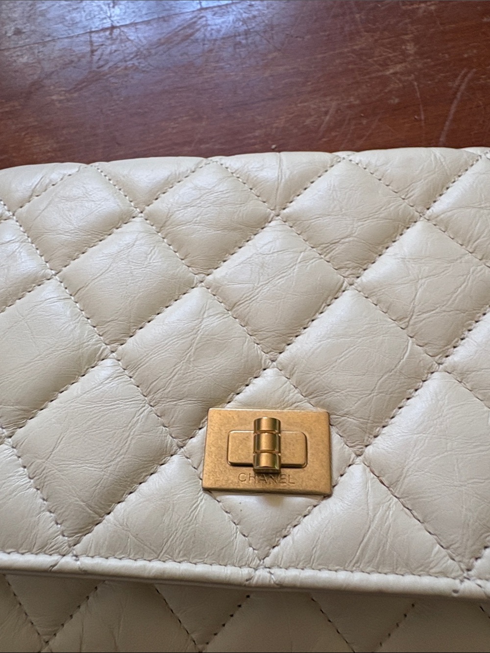 Beautiful cream CHANEL wallet. Excellent condition. - Picture 3 of 8